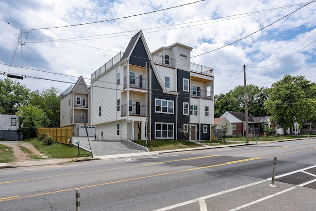 view of front of home featuring a balcony