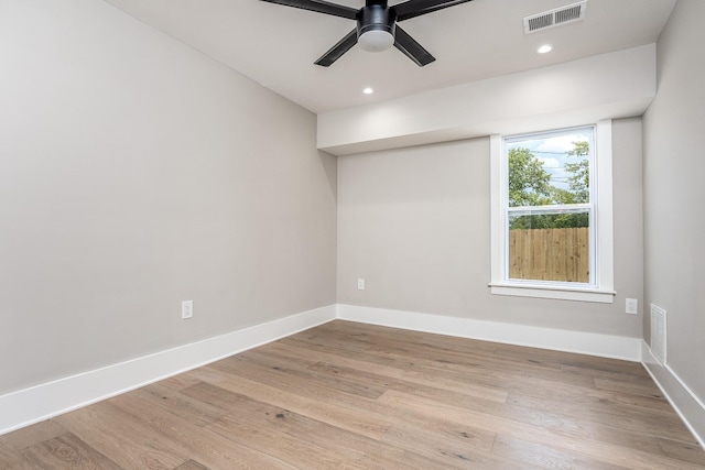 empty room featuring recessed lighting, visible vents, light wood-style flooring, a ceiling fan, and baseboards