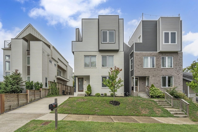 view of front of home featuring a front lawn