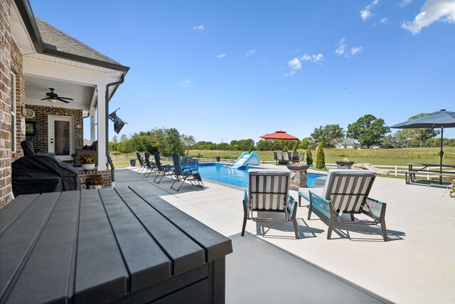 view of patio featuring ceiling fan