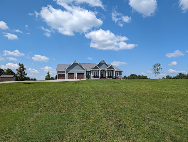 ranch-style house featuring a front yard