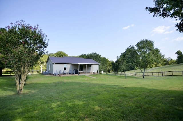 view of yard featuring a patio