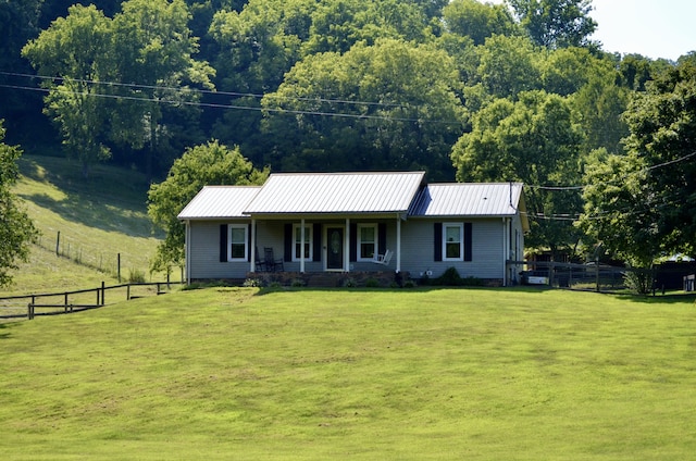 single story home with a porch and a front lawn