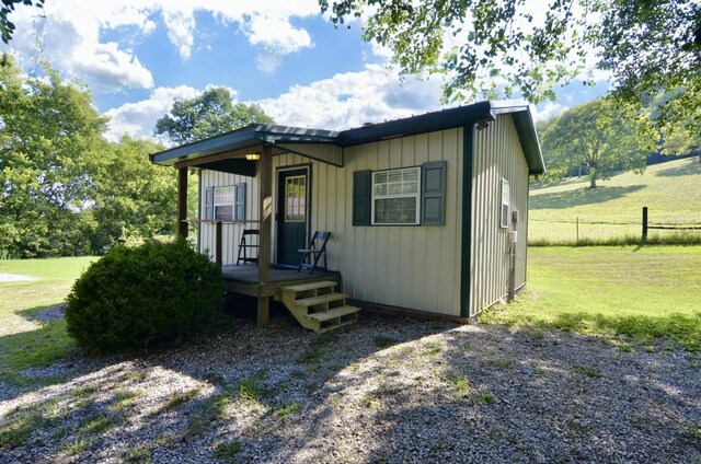 view of front of home with a front yard