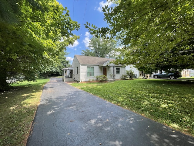 view of front of home featuring a front yard