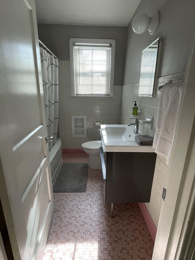 full bathroom with decorative backsplash, vanity, tile patterned floors, toilet, and shower / bath combo