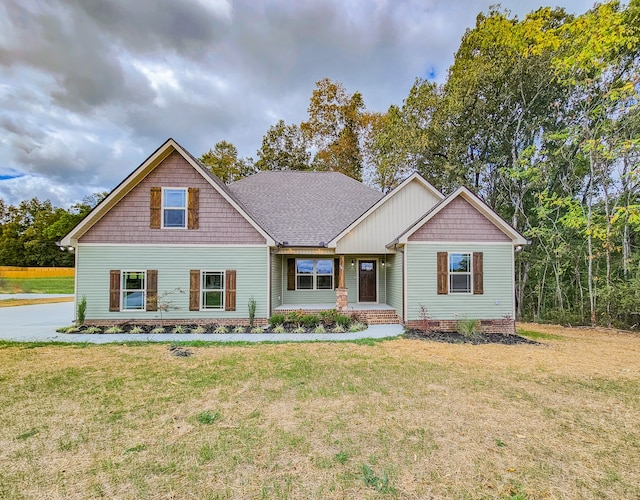 craftsman inspired home with a front yard