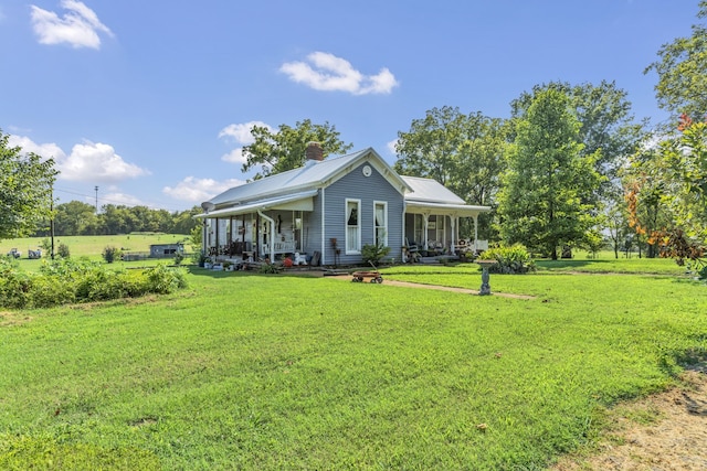 view of front facade with covered porch and a front yard