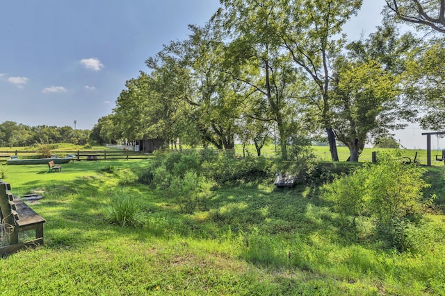 view of yard featuring a rural view