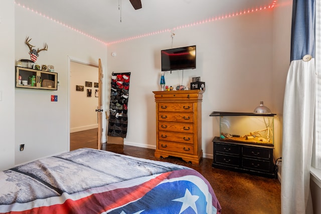 bedroom with ceiling fan