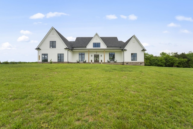 modern farmhouse featuring a front yard