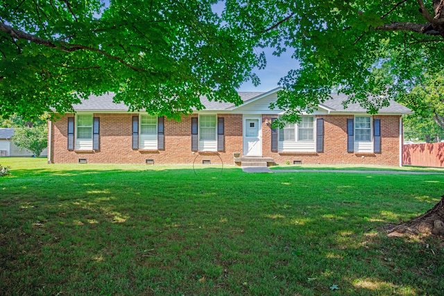 single story home featuring a front lawn