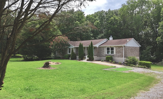 ranch-style house featuring a front lawn