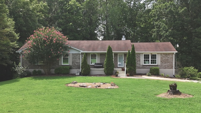 ranch-style house featuring a front lawn