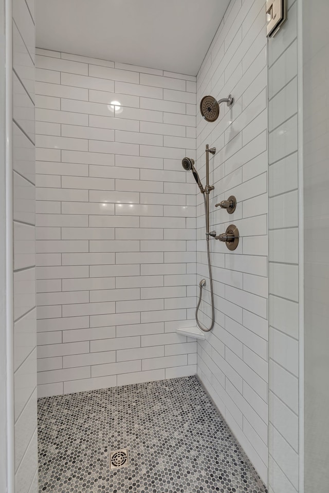 bathroom featuring tiled shower