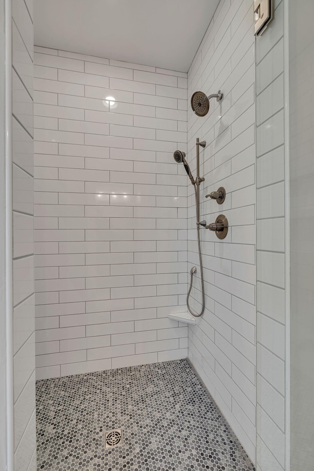 bathroom featuring a tile shower