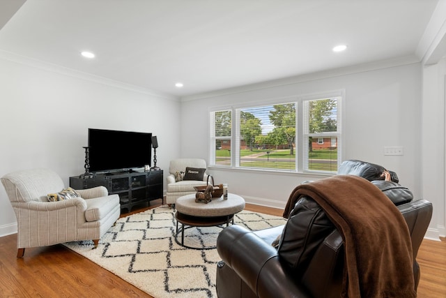 living area with recessed lighting, baseboards, wood finished floors, and ornamental molding