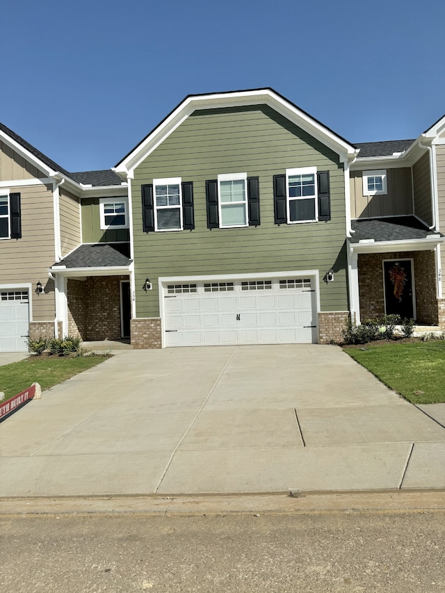 view of front facade featuring a garage