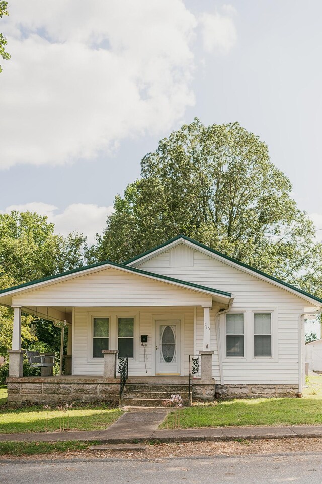 view of front of house featuring covered porch