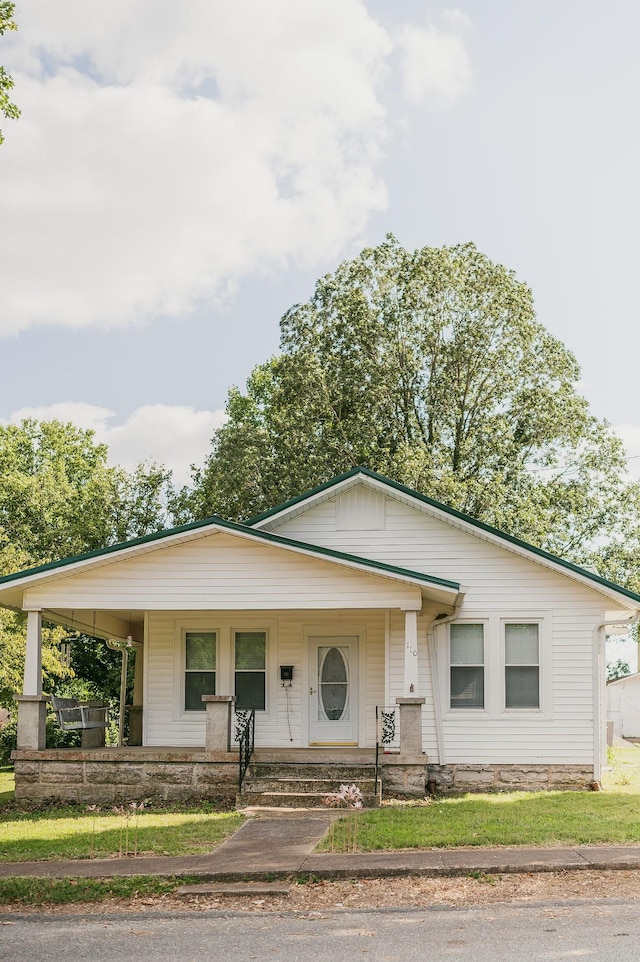 view of front facade featuring covered porch