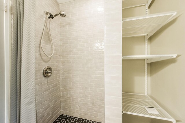 bathroom with curtained shower