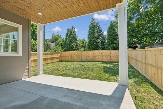 view of yard featuring a patio