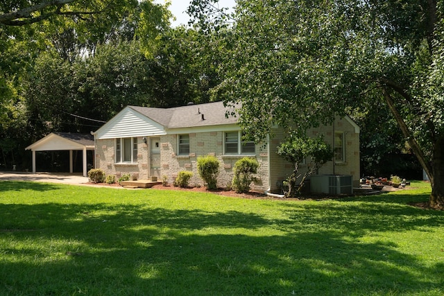 view of front of home featuring a carport, central AC, and a front lawn