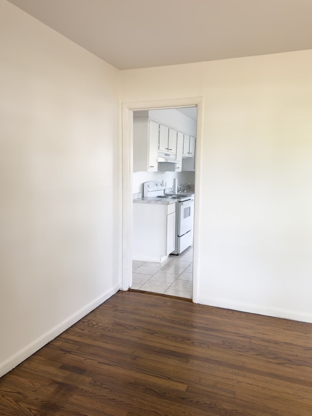 view of tiled spare room