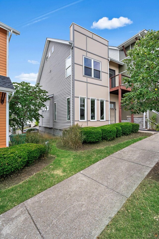 view of front of property with a balcony