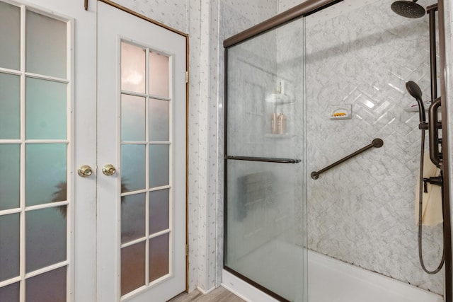 bathroom featuring tiled shower