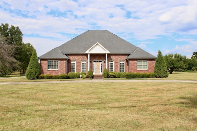 view of front facade with a front lawn