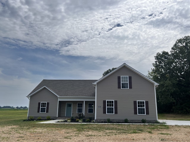 view of front of home featuring a front lawn