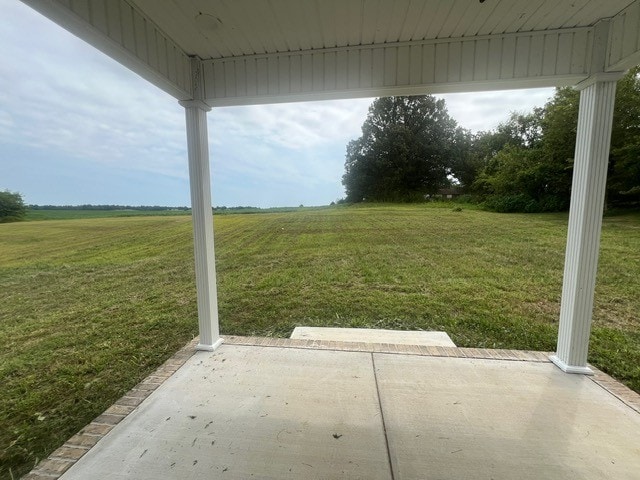 view of yard with a patio