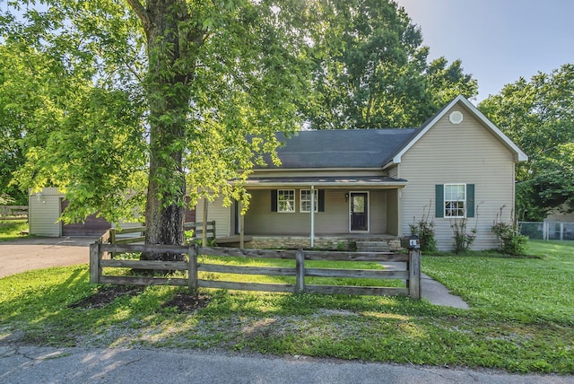 view of front of property with a front yard