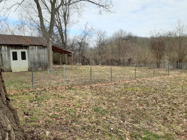 view of yard with an outdoor structure