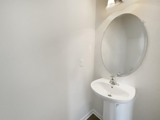 bathroom with baseboards