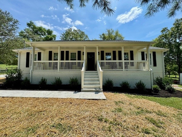 view of front of home featuring a porch