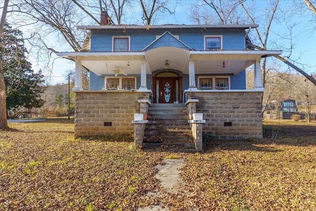 view of front of property featuring a front lawn and a porch