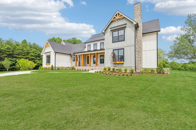 view of front of property with a front yard