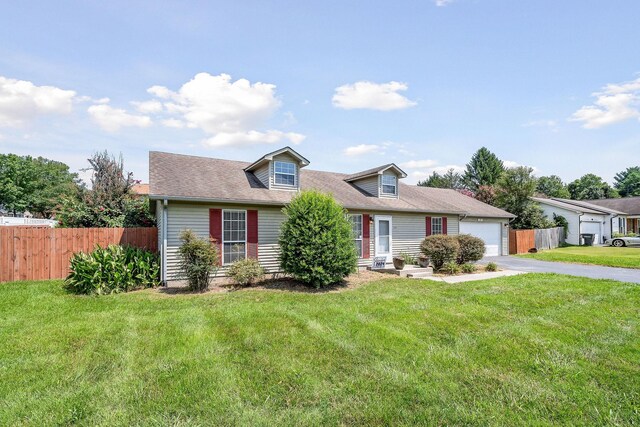 cape cod house featuring a front lawn