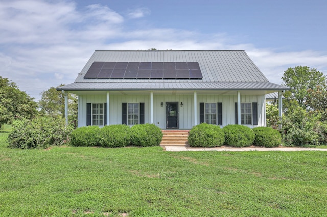 view of front of house featuring a front lawn and a porch