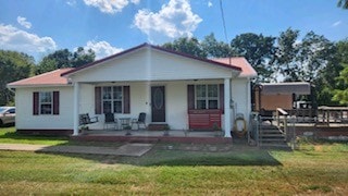 bungalow-style house featuring a front lawn and a porch