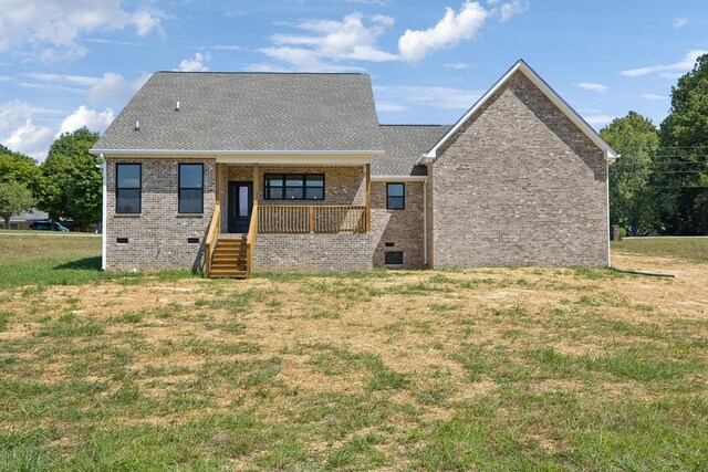 view of front of home featuring covered porch and a front lawn