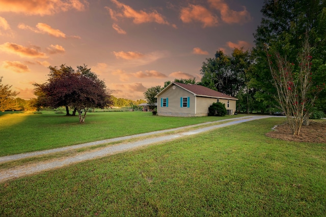 view of front of house featuring a yard