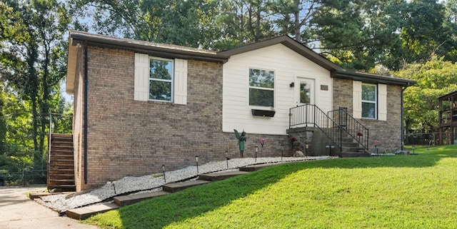 view of front facade with a front lawn