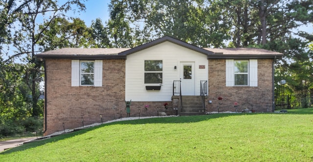 view of front of property featuring a front yard