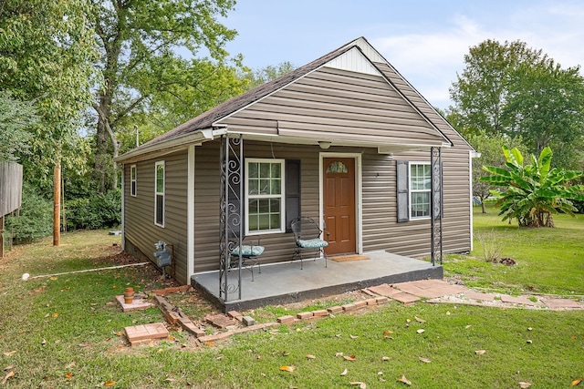 bungalow-style house with a front lawn