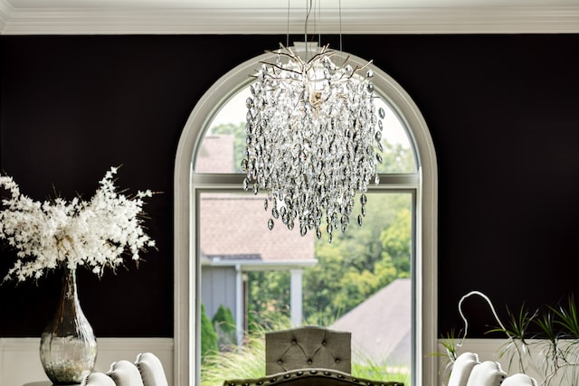 interior details featuring crown molding and a chandelier