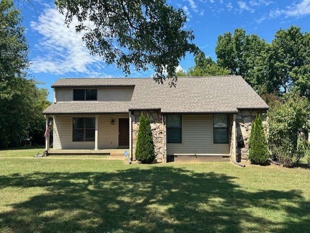 view of front of house featuring a front lawn