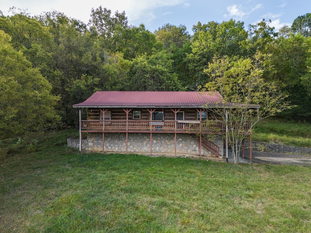 view of front facade with a front yard